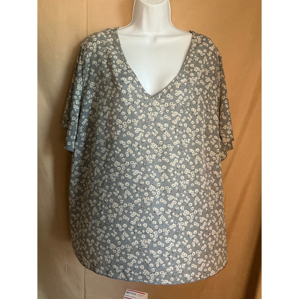 Shein Curve Floral Blouse Women 4XL Blue Excellent V-Neck Short Flutter Sleeve